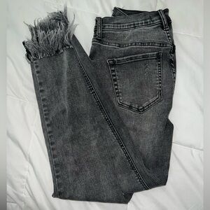 DARK WASH FRAYED END FREE PEOPLE JEANS